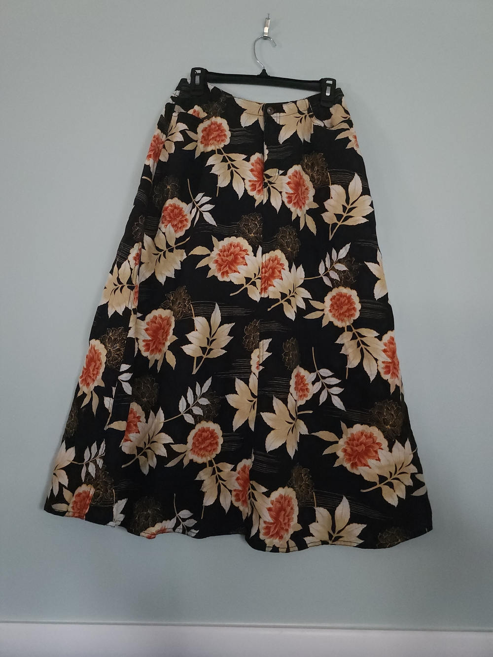 Liz Claiborne Black A-Line Skirt with Cream Leaves and Coral Flowers